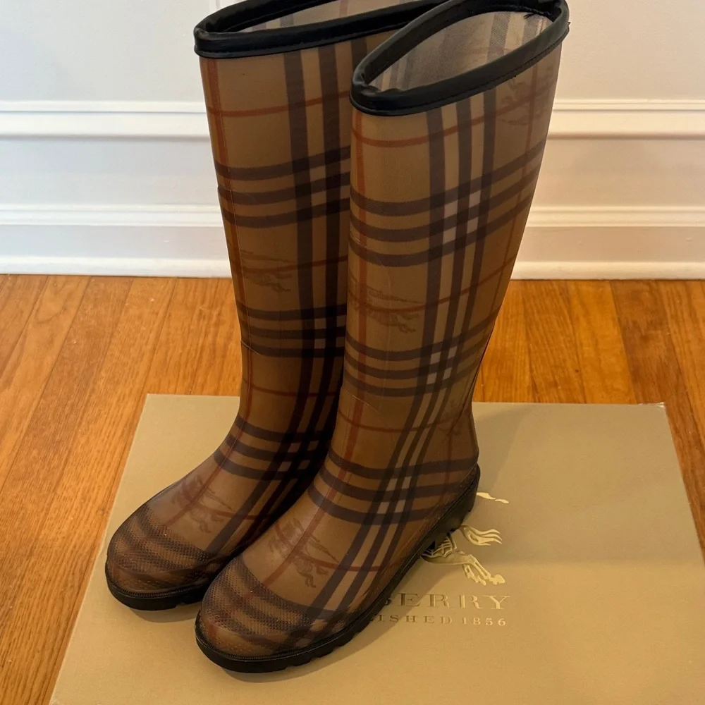 Burberry Brown Plaid Winter & Rain Boots - Picture 6 of 7